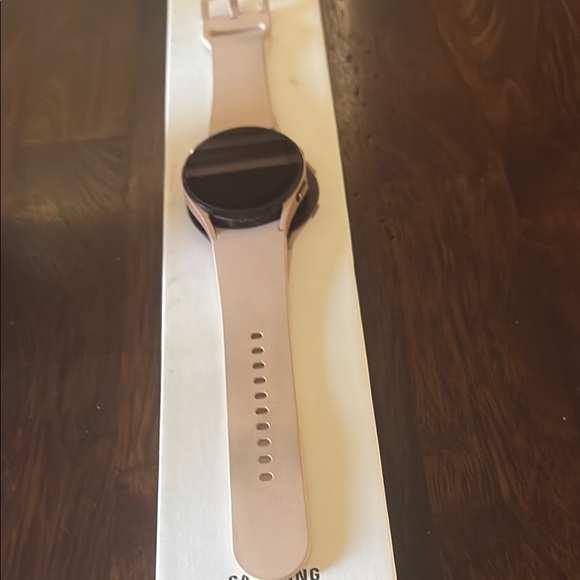 Samsung Galaxy Watch4 - Pink - Picture 2 of 4